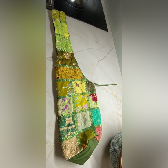 Vintage boho shoulder sac, crossbody, patchwork, olive grn lining w/ tie closure - Picture 4 of 10